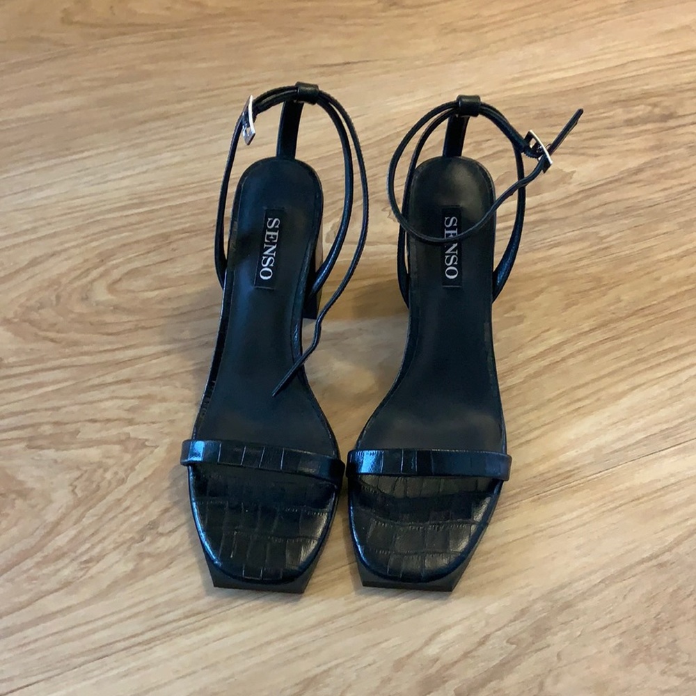 Brand New strappy black Senso sandals - Size 41